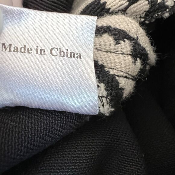 NWT/ CHASER COLOR BLOCK AZTEC PATTERN SKINNY / Black, White, Maroon Size 28 - Picture 7 of 8